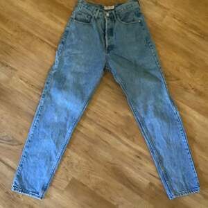 Vintage Guess USA High Rise Distressed Straight Leg Jeans (Size 30)